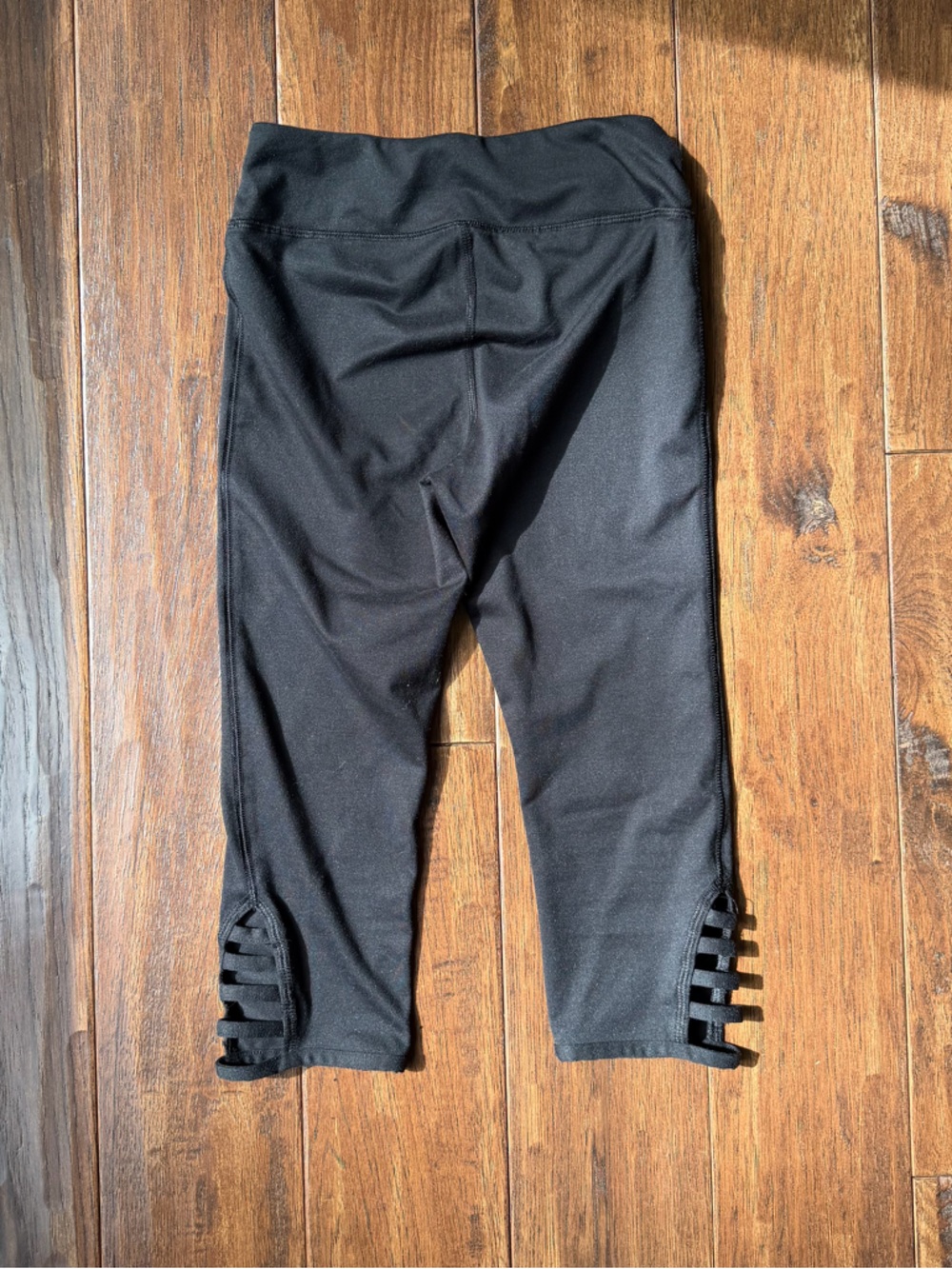 SO Active Black Cropped Leggings with Strappy Lattice Detail Size 8 - Picture 3 of 5